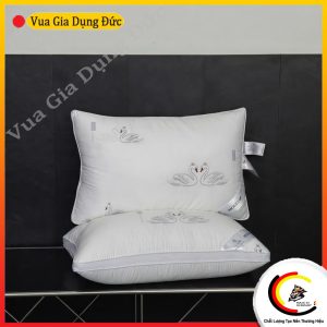 Set 2 gối Moncler size 48x74cm